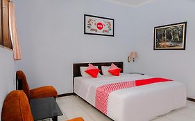 Hotel O Arjosari Near Plaza Araya Formerly Hotel Nugraha